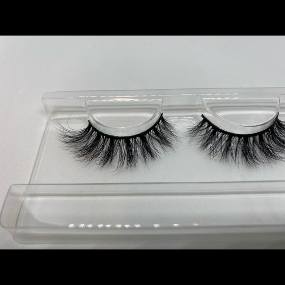 Luxury Mink Lashes - Picture 7 of 10